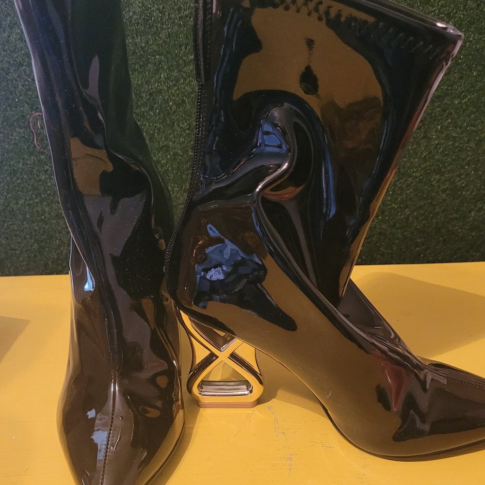 Black Patent Steve Madden Gold heel